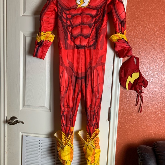 flash costume - Picture 3 of 6